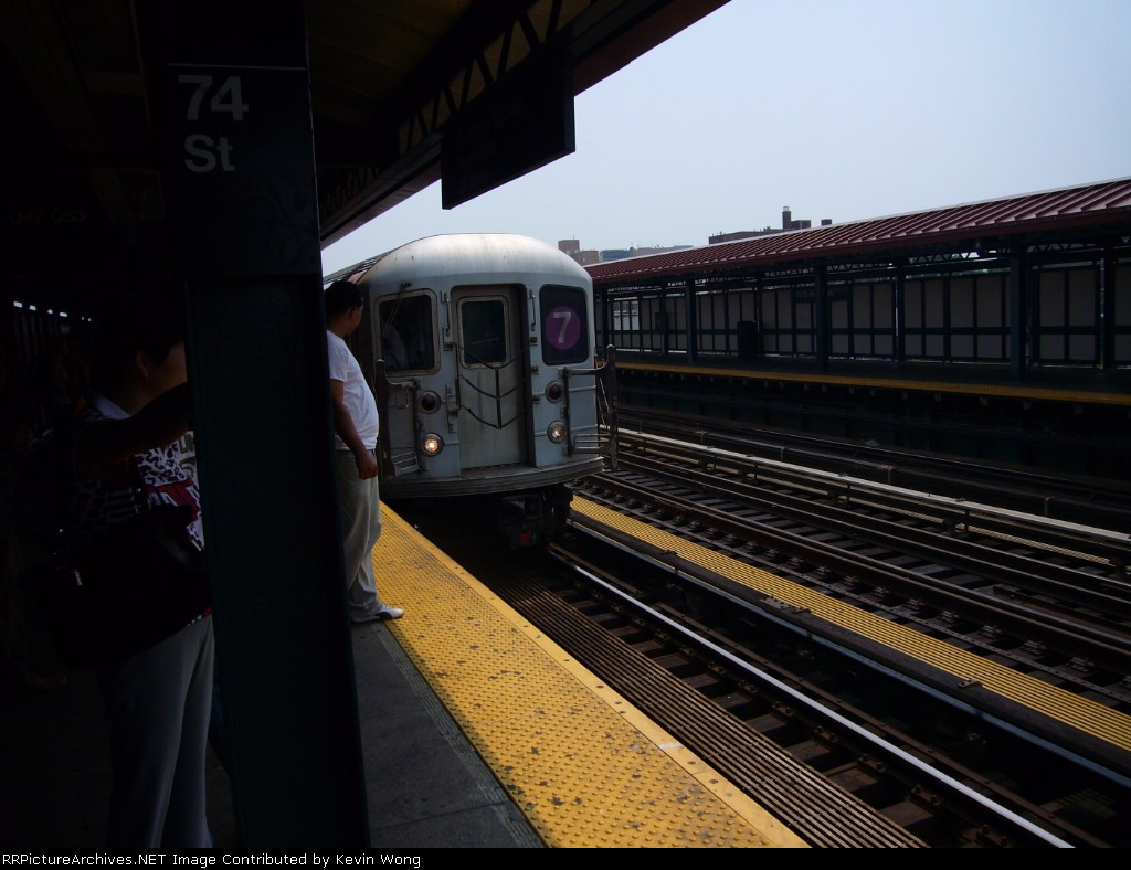 Arriving 7 (southbound)