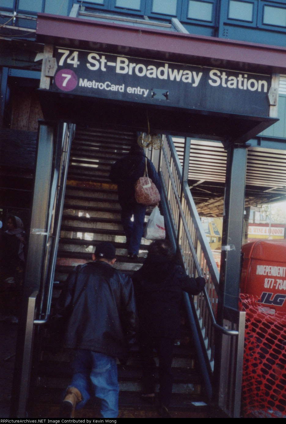 74 Street-Broadway station