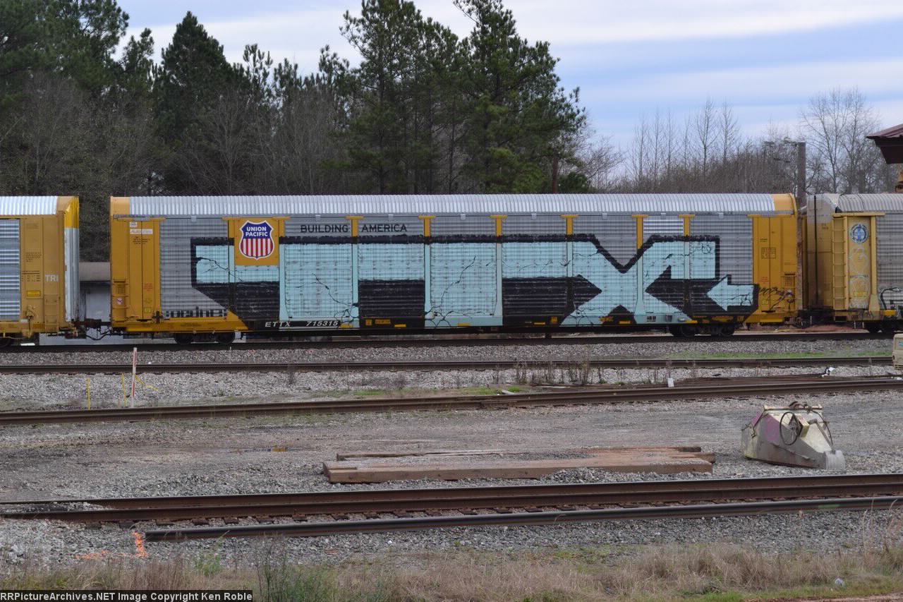 UP autorack shell, grafetti