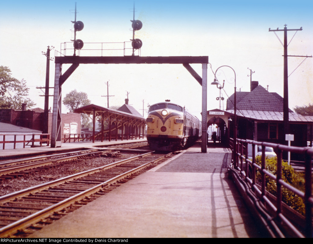 CN diesel locomotives in 1954 color scheme