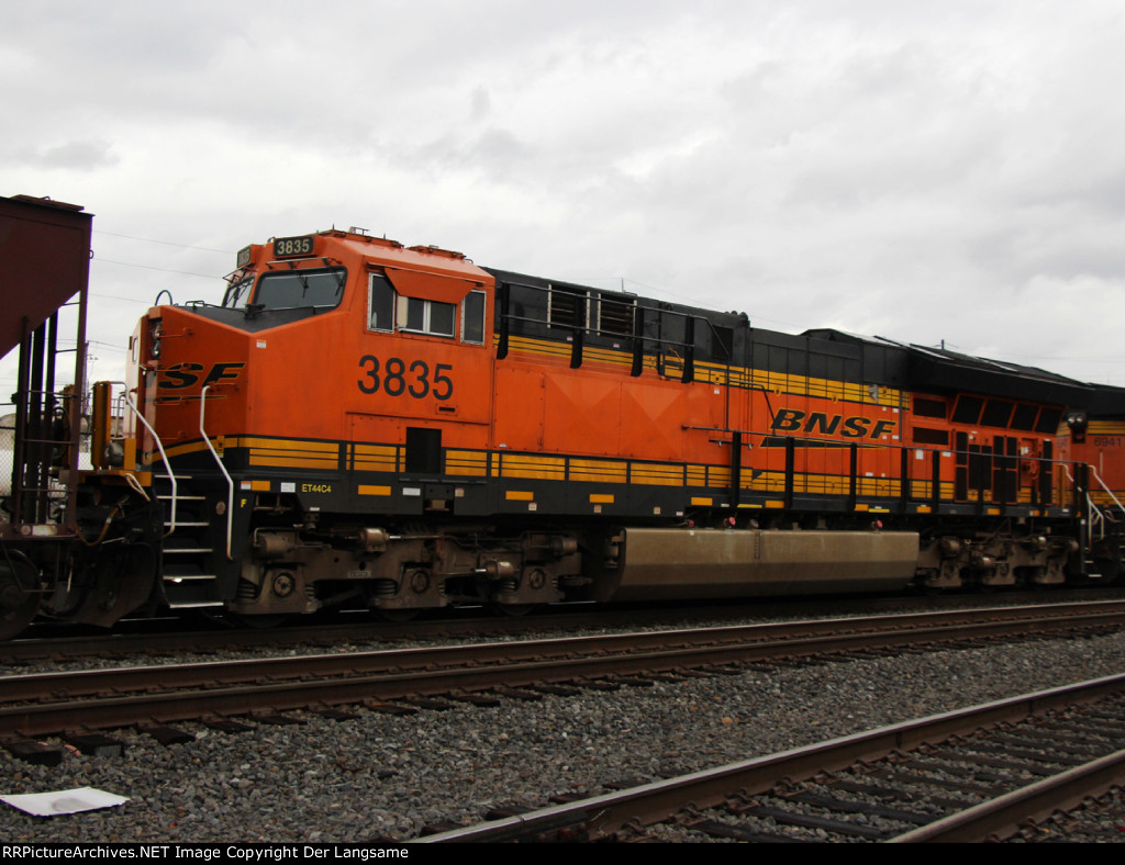 BNSF 3835