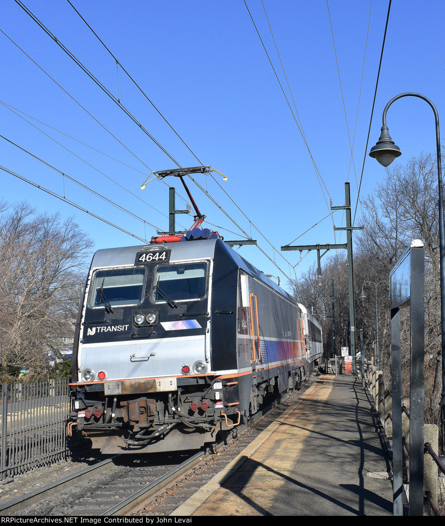 NJT Westbound departing Watchung Ave Station for MSU