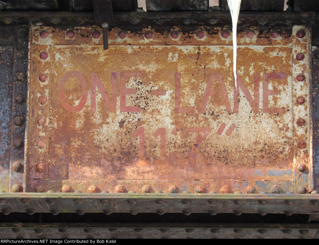 Aroma Park Il. KBS Bridge where autos can go under