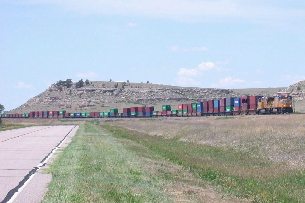 EB intermodal rounding the curve around the rocks