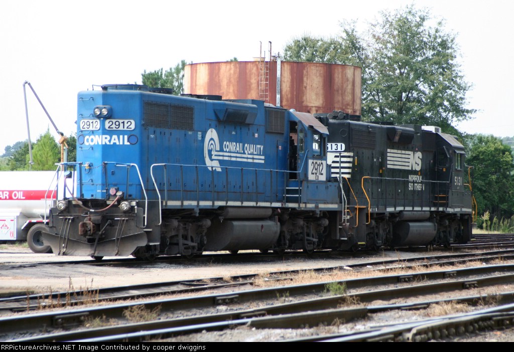 2912 gets fueled in front of the old fuel tank