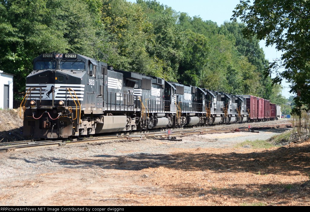 349 blasting out of Glenwood yard with 9213 and 7111 online