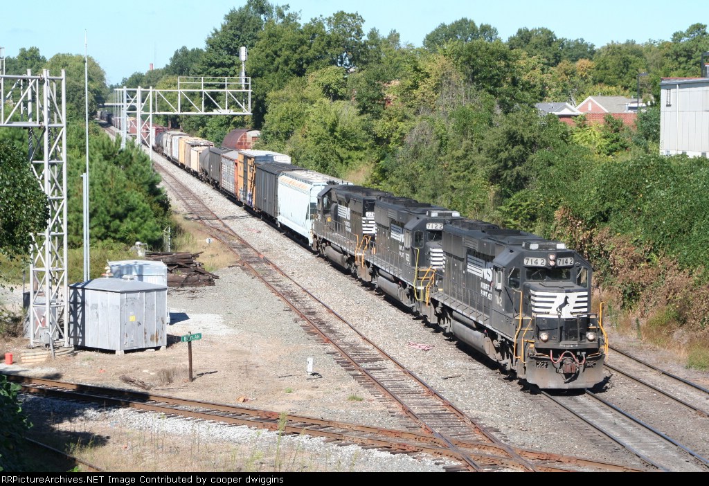 350 sliding in at Boylan in front of 80 and 349