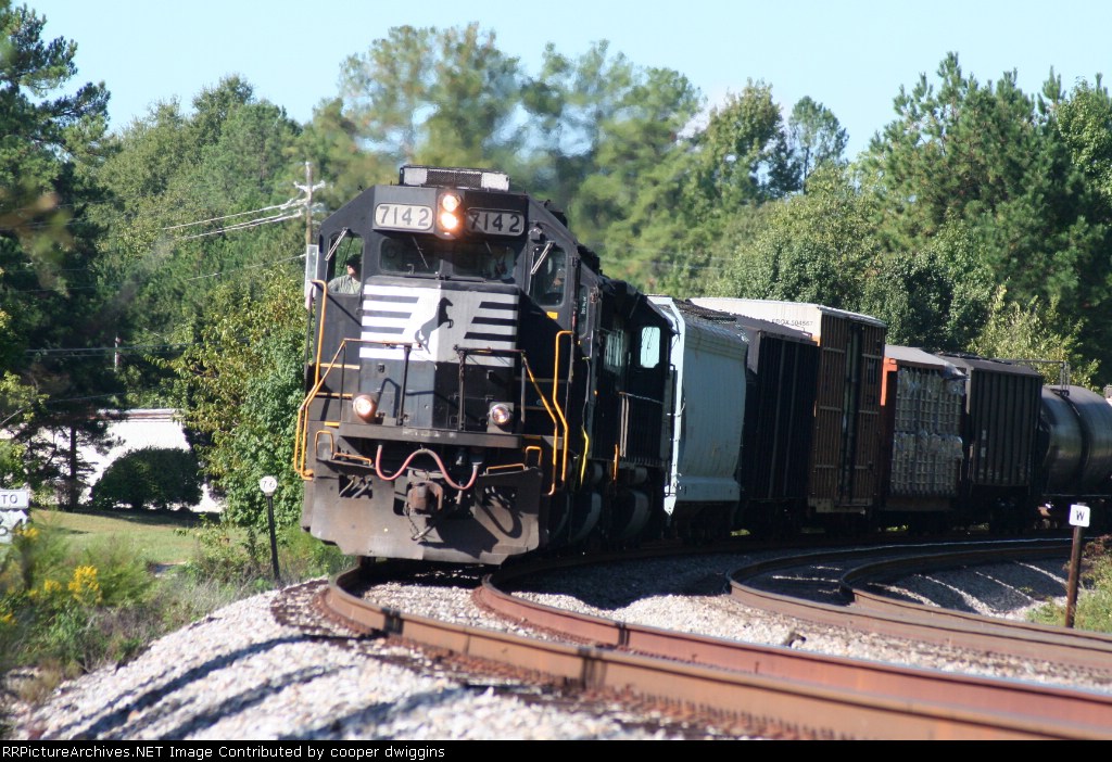 350 gliding by the H76 aka "Hardees"