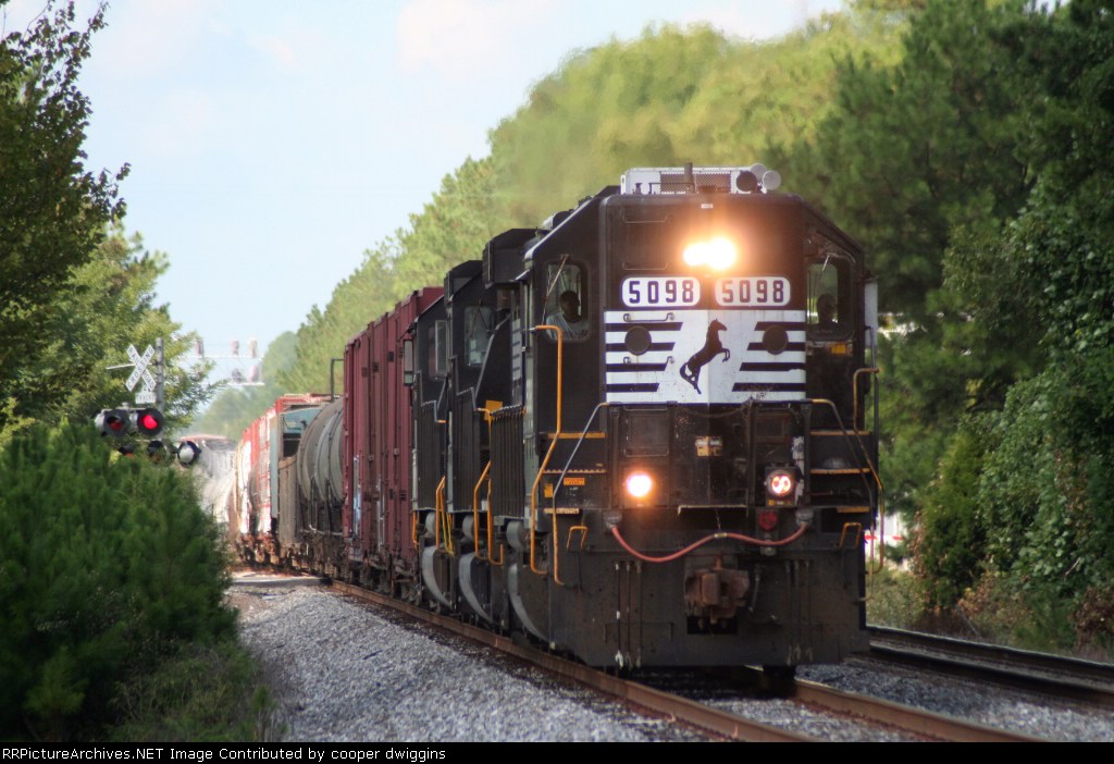 350 sputters down the doubletrack, naturally at the same time as a cloud
