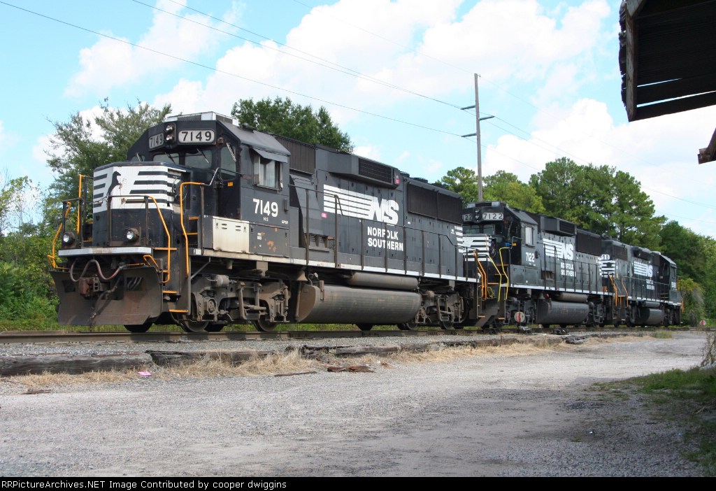 7149 leads 350s power back to the engineshop