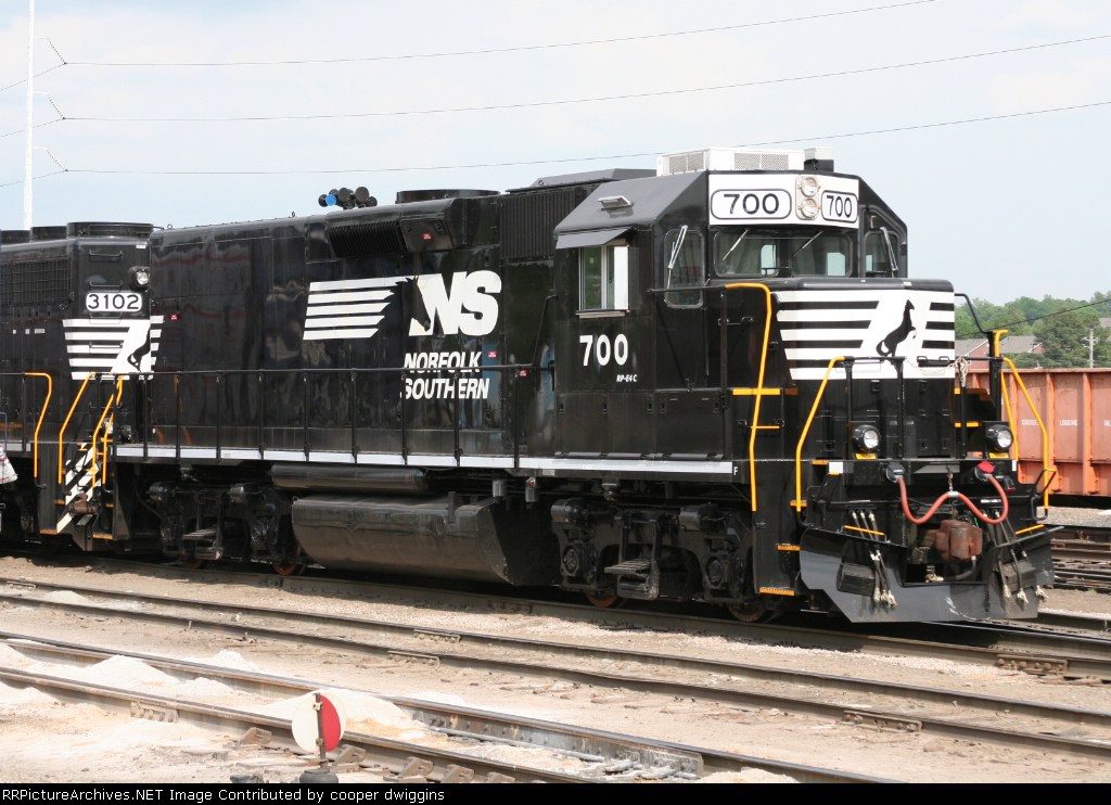NS 700 at Glenwood yard