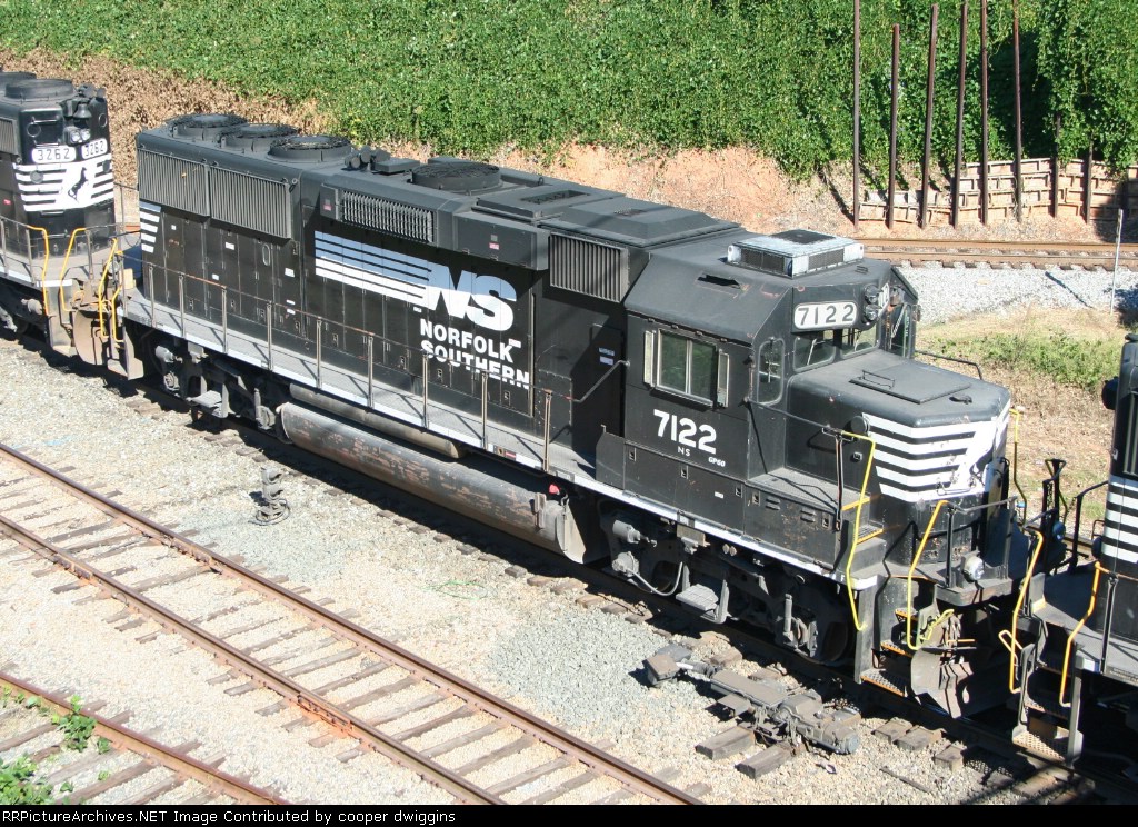 7122 second out on 350, note the damage including the upside down headlight casing, showing damage from the crash into the tracter trailer at Kings Mtn. in July