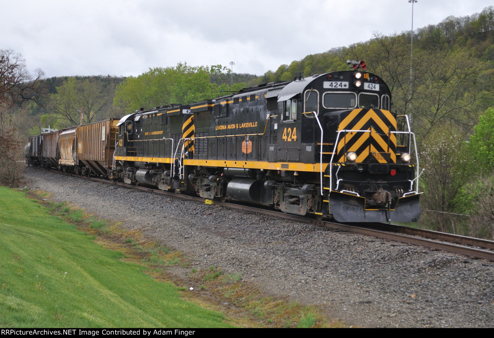 LAL 424 on B&H Train