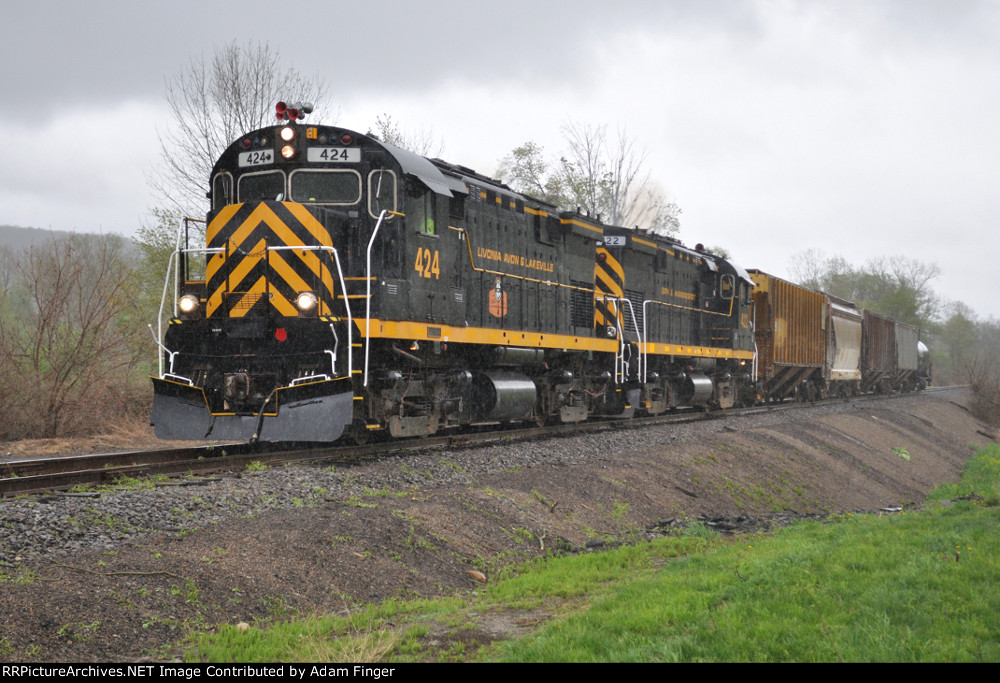 LAL 424 on B&H Train