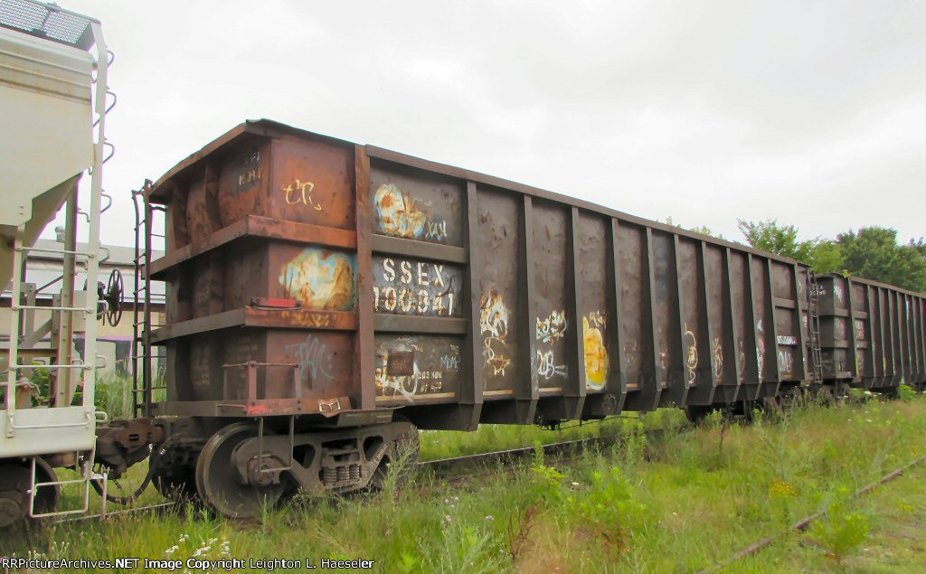 SSEX 100841 (ex-JTSX 100841, ex-SATX 5043) loaded