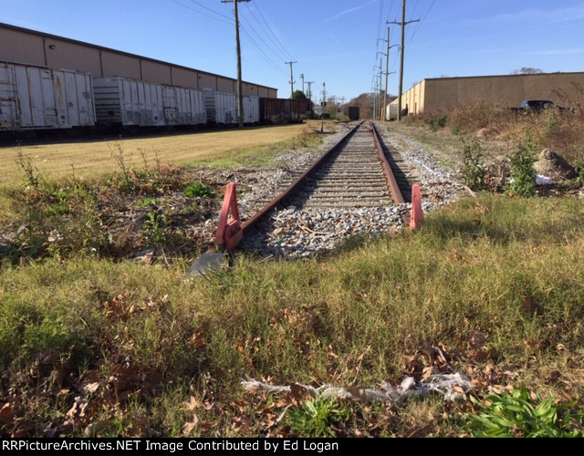 End of the spur at Diamond Springs Road