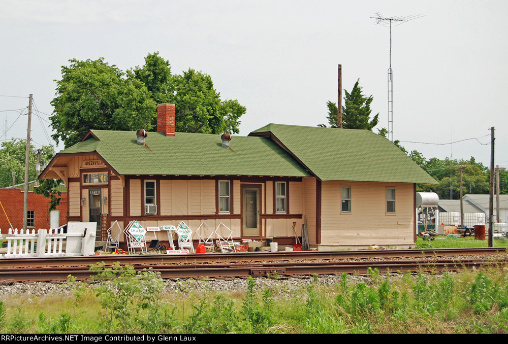 Looks like a Realty Co. is using the Greenville Depot
