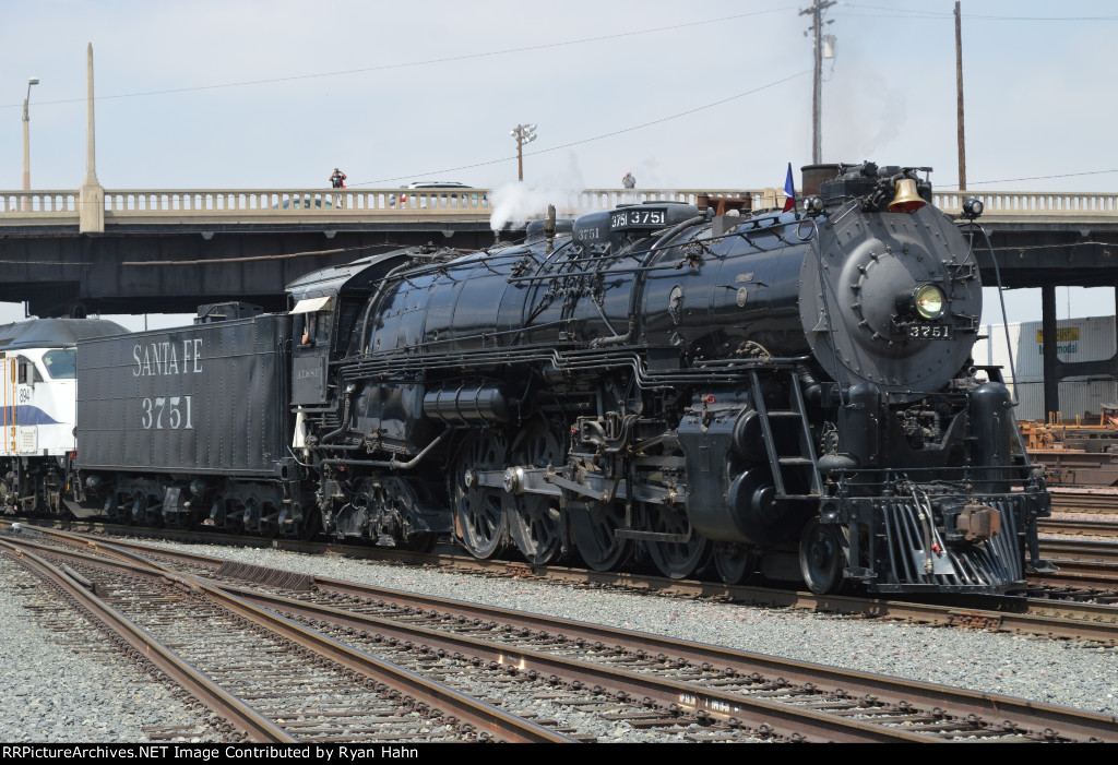 ATSF 3751 Putting on a Show into San Bernardino