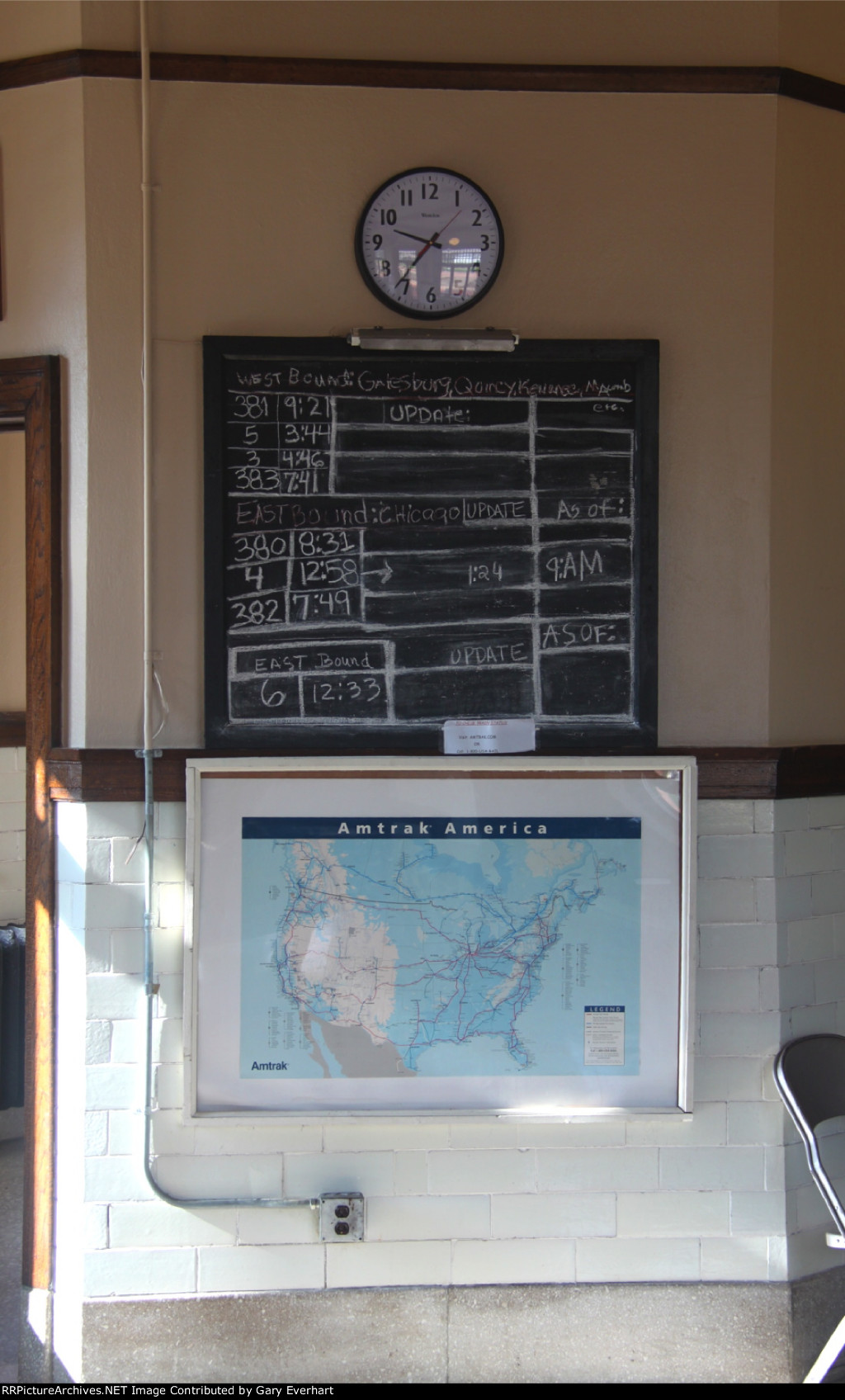 Amtrak Station Schedule Board - Princeton, IL