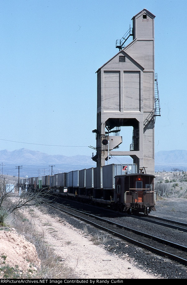 SP 7666 East passing the EPSW coaling tower