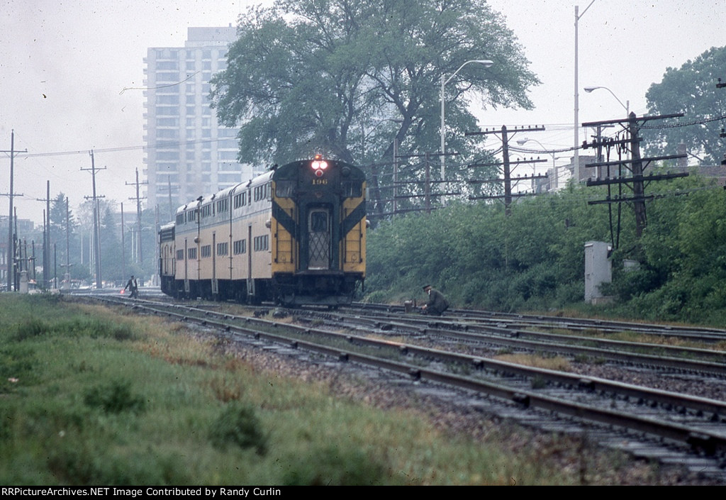 CNW Suburban crossing from #2 to #1 track