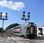 NJT Train # 1725 clearing the twin signals in Downtown Ramsey
