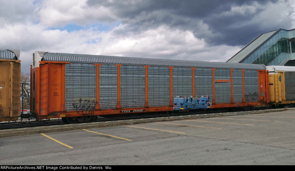 BNSF 26718 (Body) TTGX 255692 (Flat)