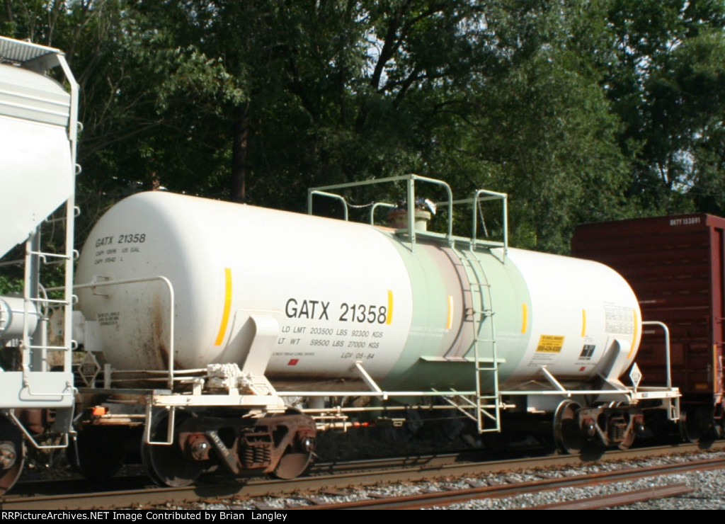 21358