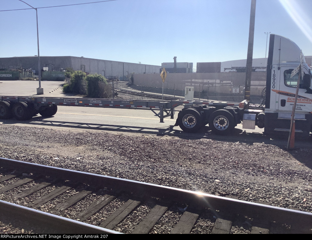 Scheneider Baretable Road Chassis Passes Commerce 