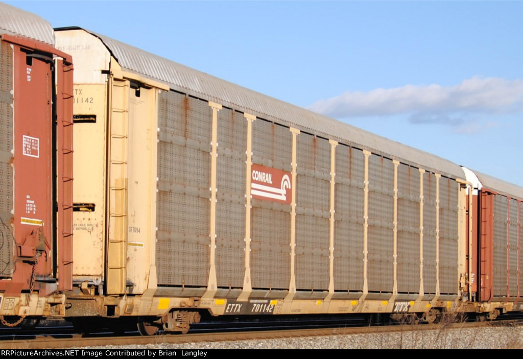 701142