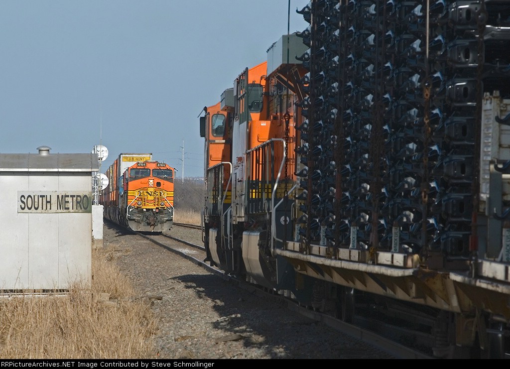 BNSF trains meet
