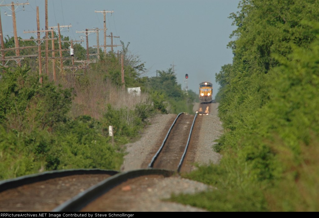 UP 4261 West negotiates multiple hogbacks