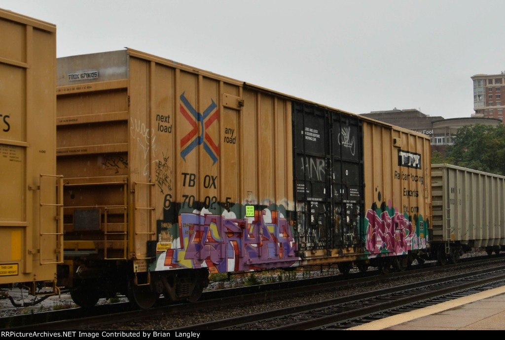 670025