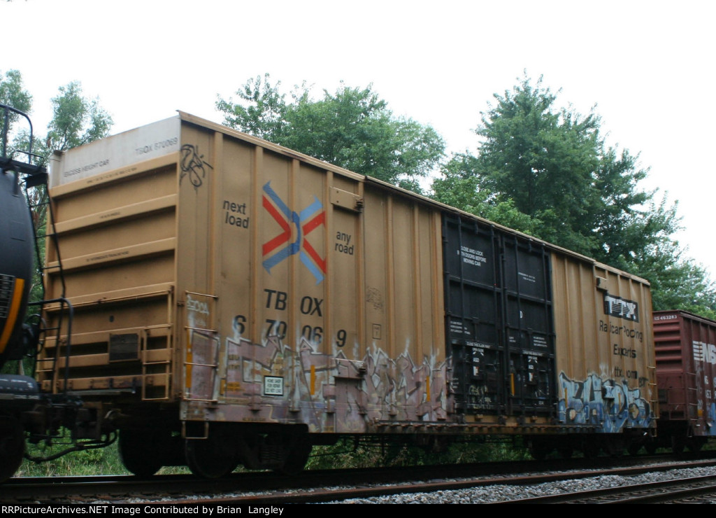 670069