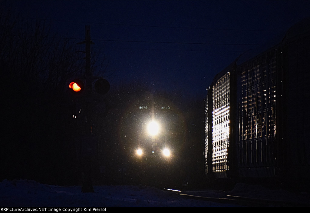 BNSF 5679 Rare Meet in Downtown Sugar Grove