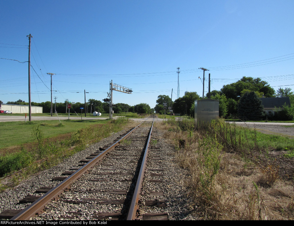 Cuba Il. 97 1st St KJR Crossing looking east