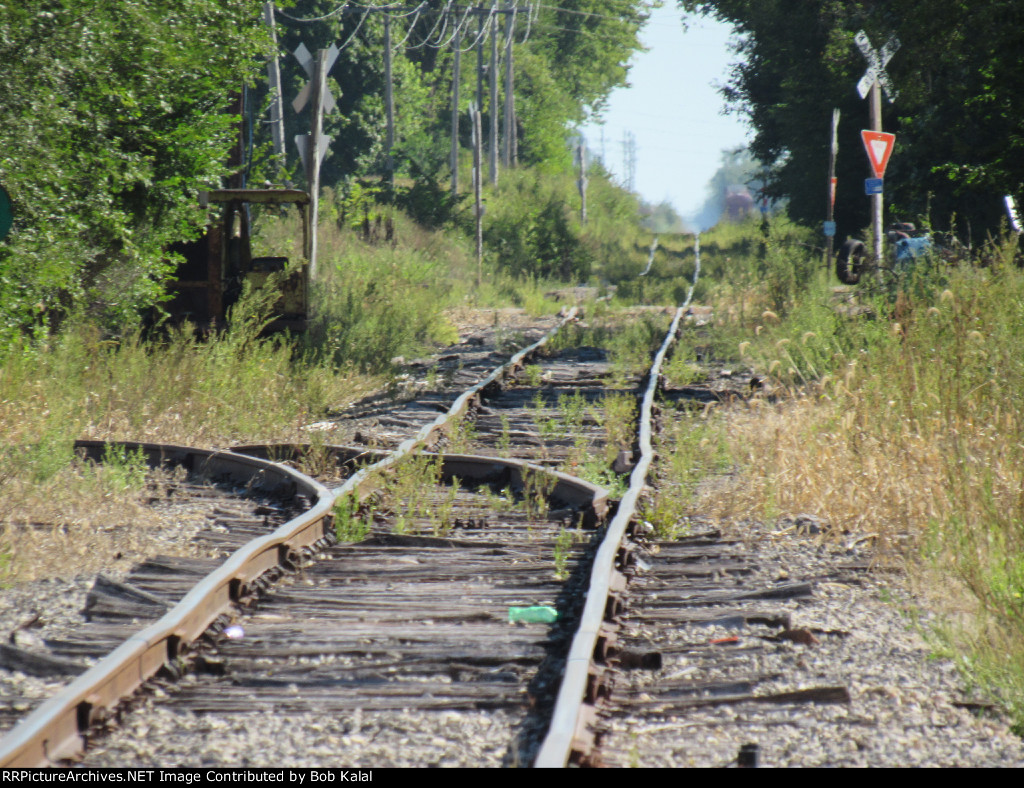Cuba Il. 97 1st St KJR Crossing looking east at switch for siding