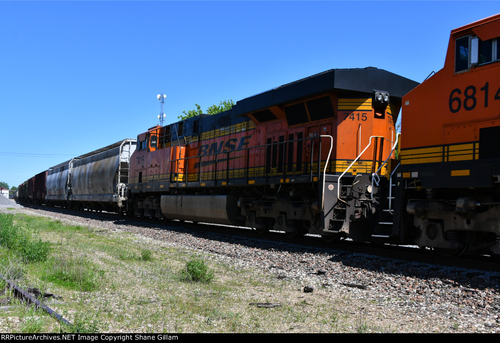 BNSF 7415 Roster shot.