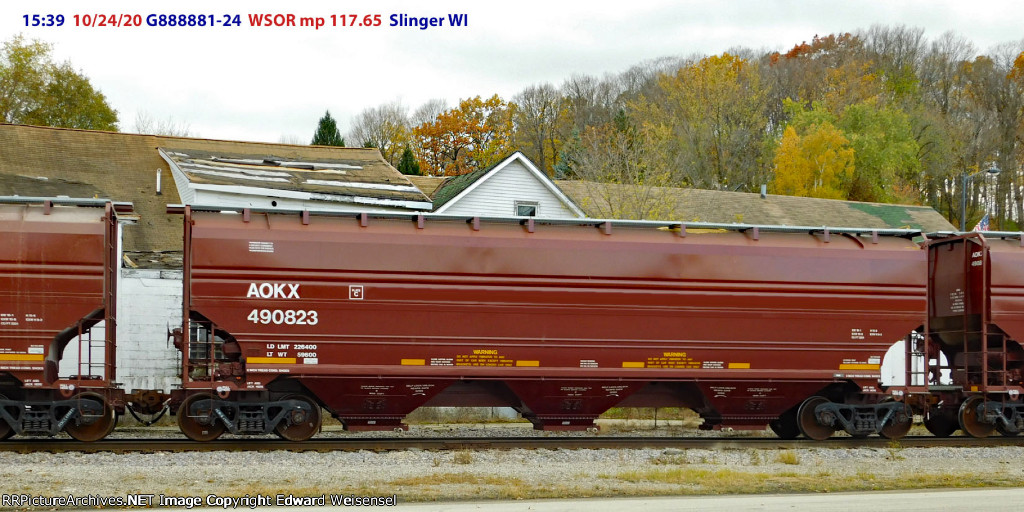 G888-81-24 grain loaded on the WSOR heads thru the Slinger interlocking to the CN mainline