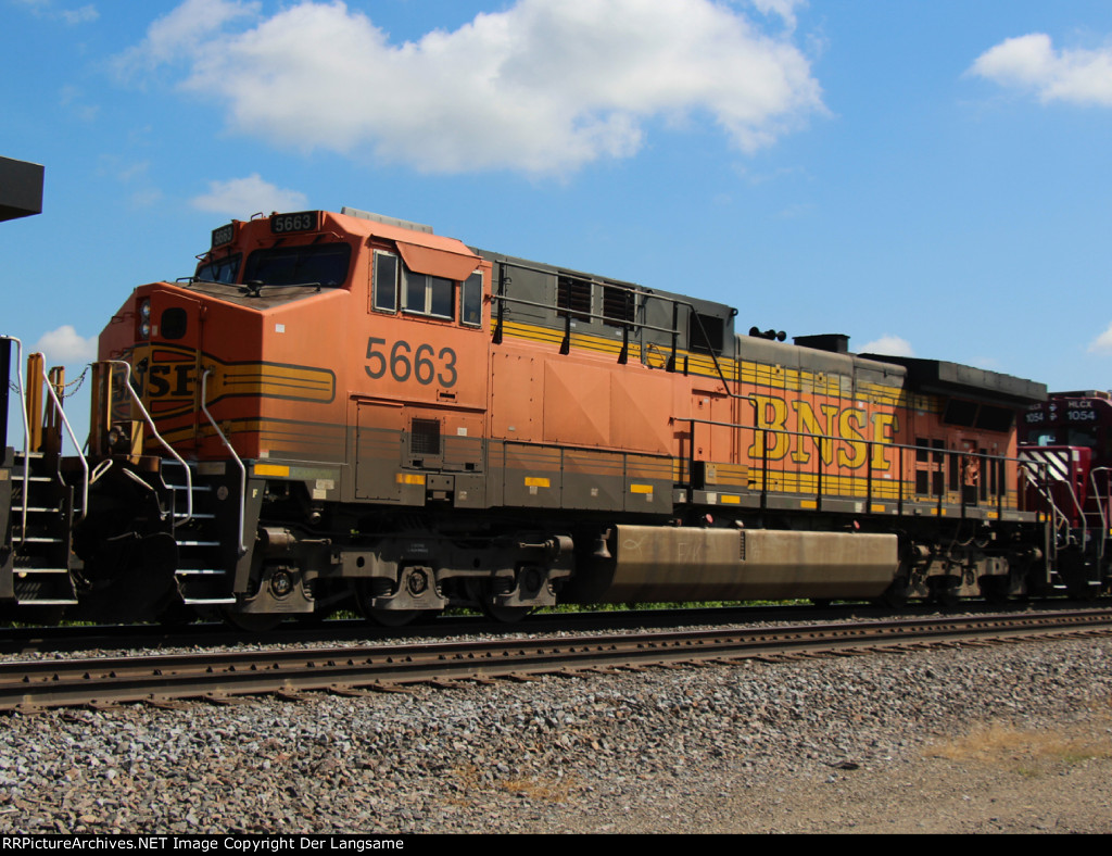 BNSF 5663