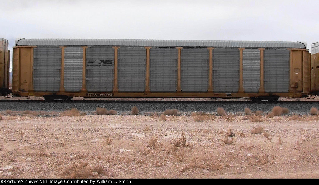 WB Loaded Vehicular Flat Car Frt at Erie NV -27