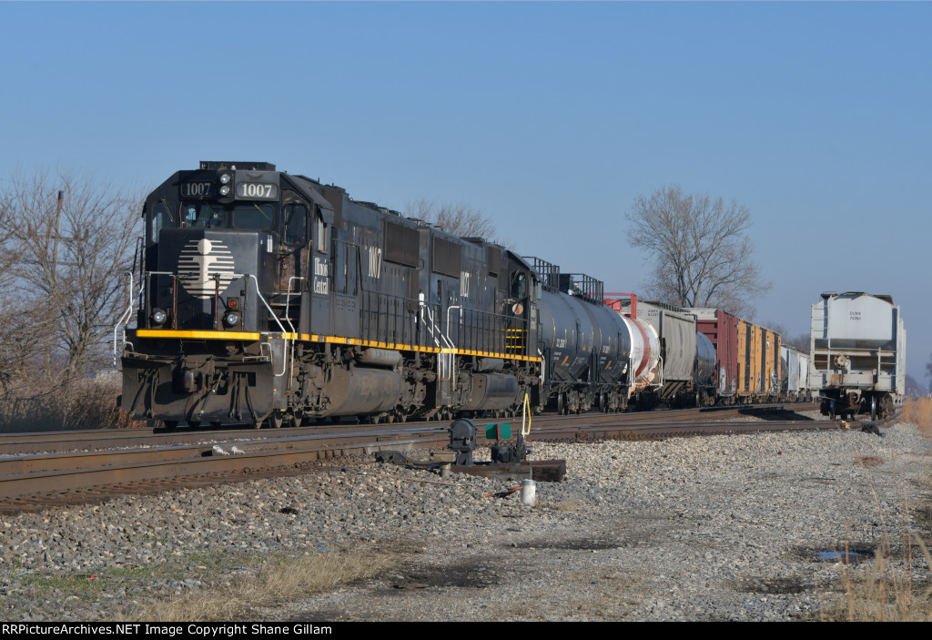 IC 1007 Awaits the arrival of Amtrak.