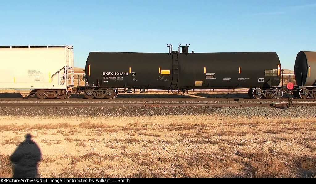 EB Manifest Frt at Erie NV W-Pusher -71