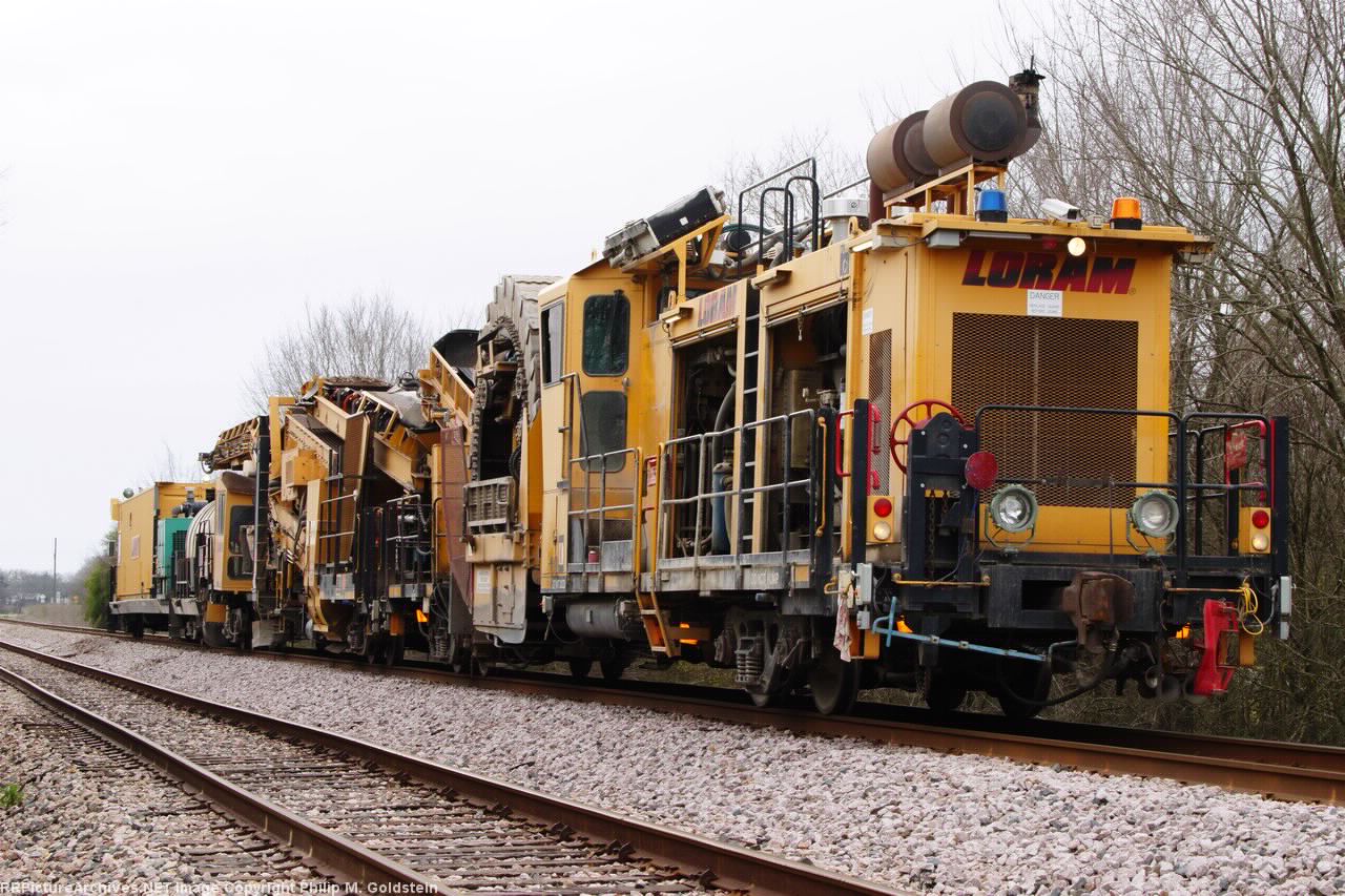 LMIX 432 Loram Shoulder Ballast Cleaner SBC 32 (Plasser American)