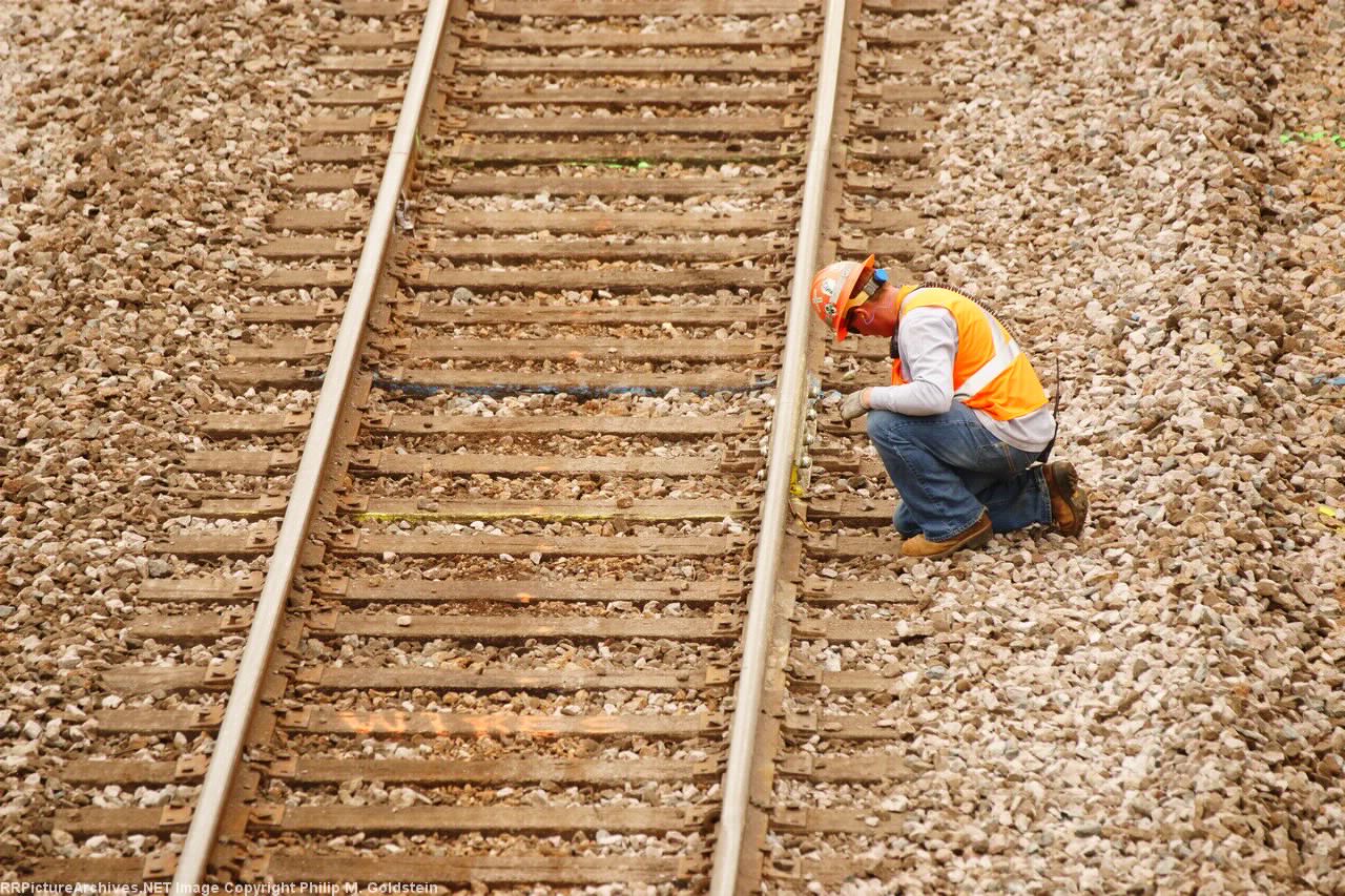 Signal Maintainer clearing and reattaching the electrical leads