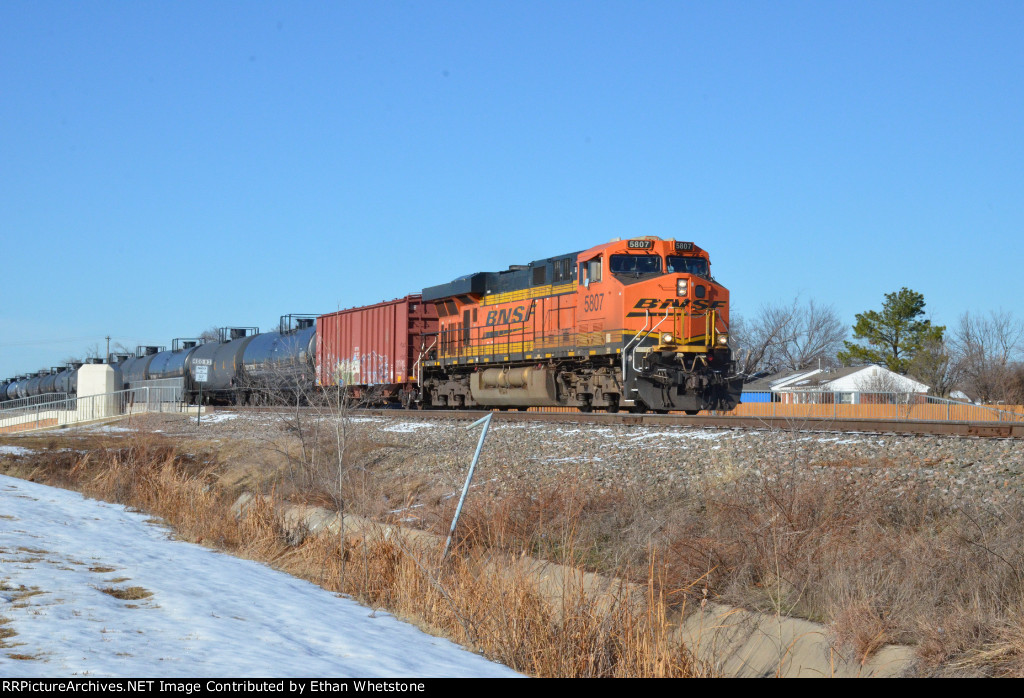 BNSF 5807 