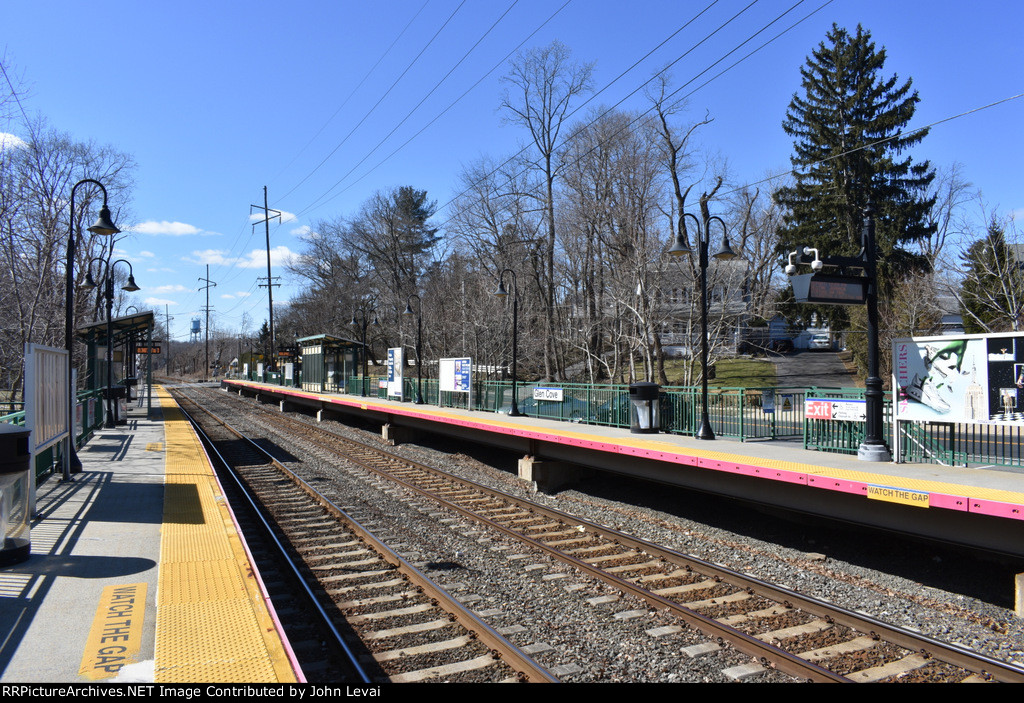 Glen Cove Station-looking west