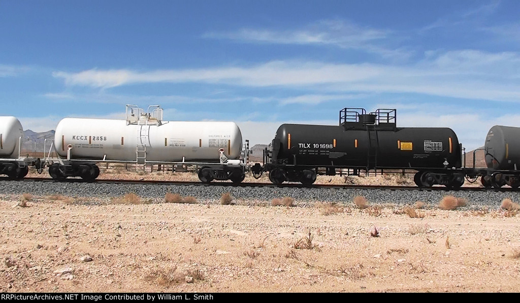 EB Manifest Frt at Erie NV W Mid Trn Slv -37