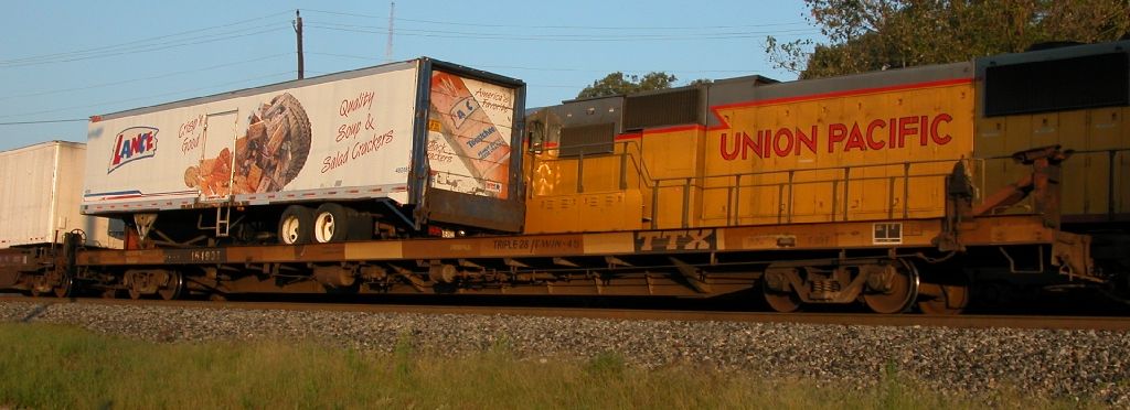 Lance trailer aboard RTTX 151905