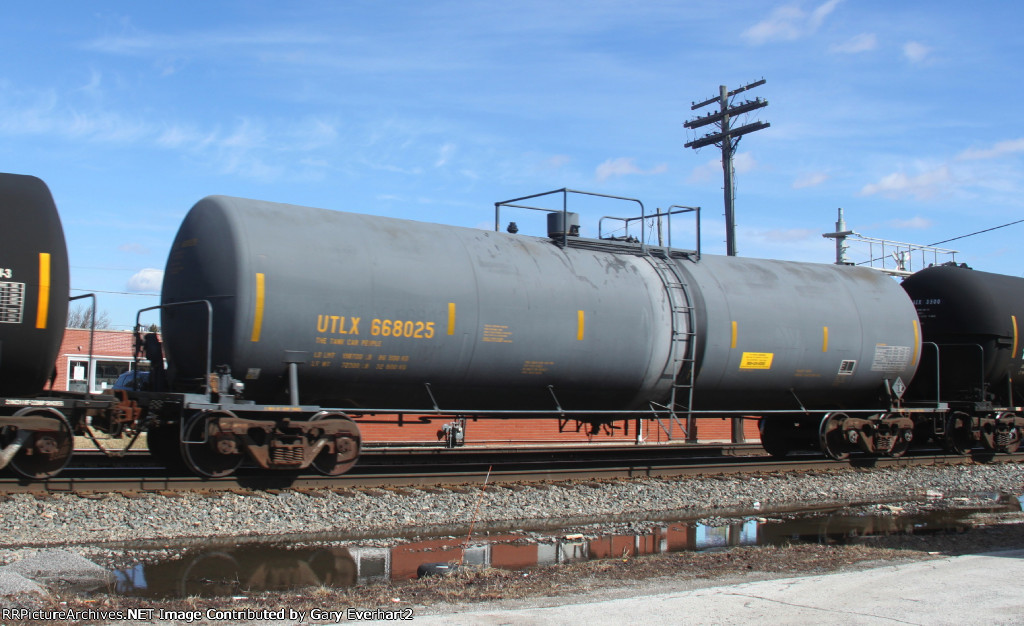 UTLX 668025 - Union Tank Car